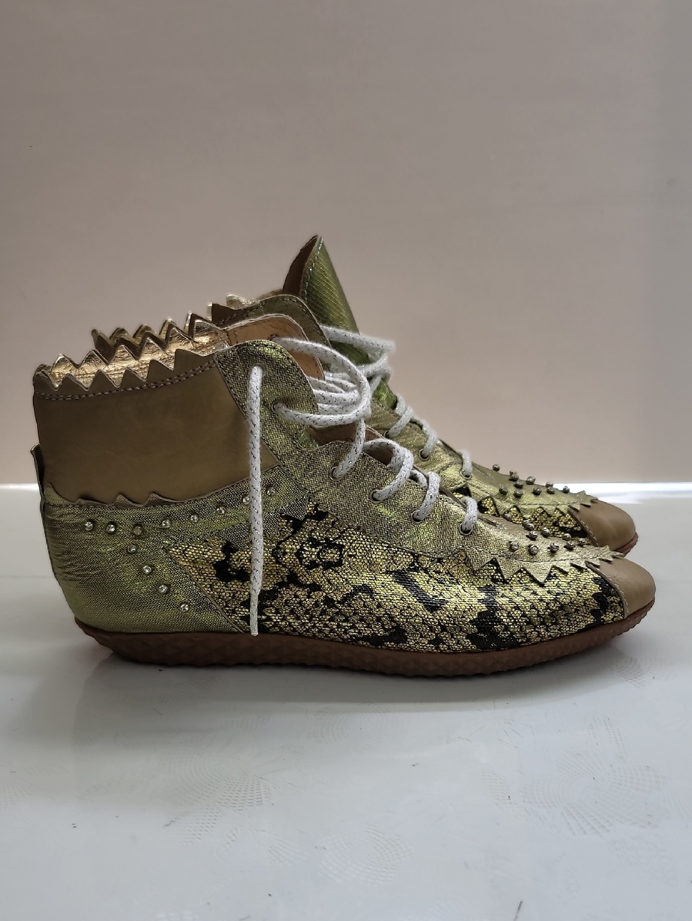 El Vaquero Gold Metallic Lace-Up High-Top Sneakers Size 38